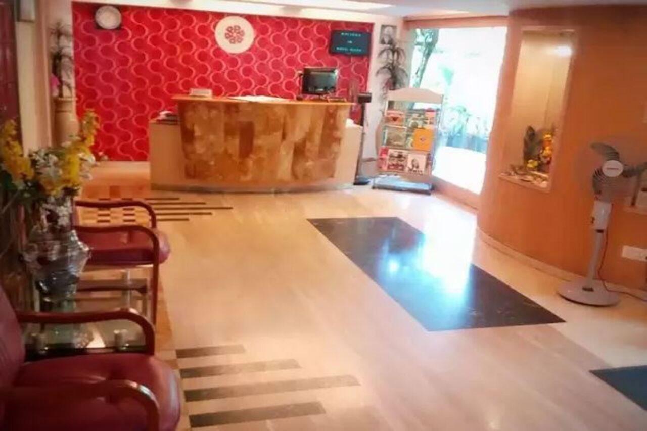 Hotel Plaza Мумбаи Экстерьер фото