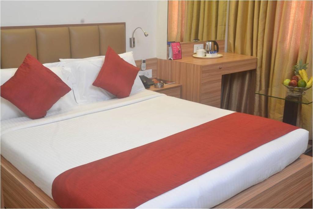 Hotel Plaza Мумбаи Номер фото